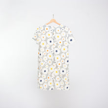Load image into Gallery viewer, 00s does 60s Mod Daisy Dress

