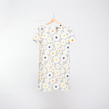Load image into Gallery viewer, 00s does 60s Mod Daisy Dress
